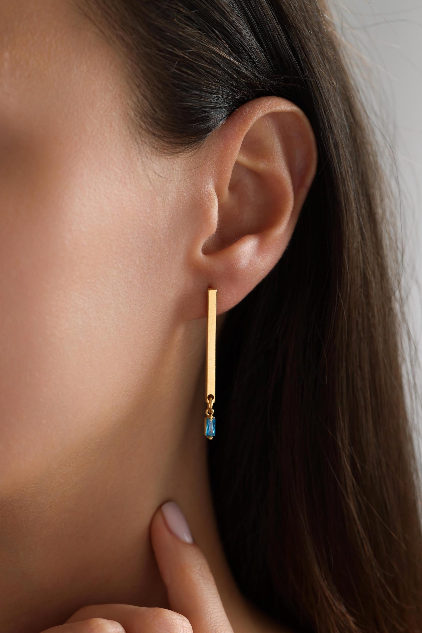 Blue cubic zirconia strip earrings